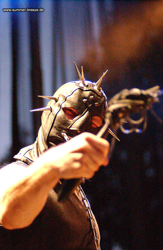 Bild eines Mitglieds der Band Die Apokalyptischen Reiter beim Live Auftritt.